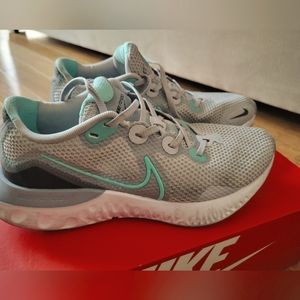 Womens Nike sneakers